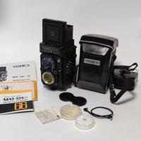 Macchina fotografica Yashica Mat-124 G con custodi