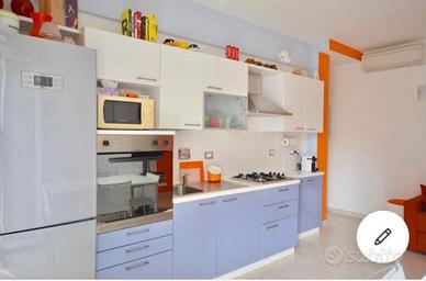 Cucina con accessori