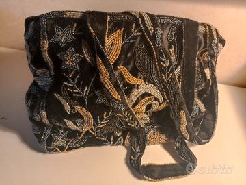 borsetta in velluto nera con ricami