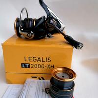 Mulinello Daiwa Legalis LT2000 XH con bobina extra