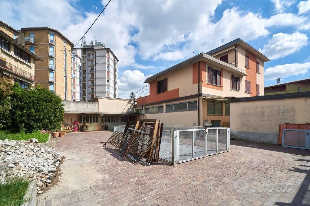 Immobile di 1000 m² con più di 5 locali a Mozzo - Vista 5