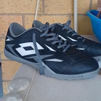 scarpa da calcetto numero 40