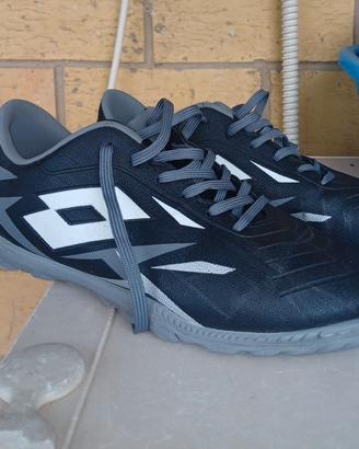 scarpa da calcetto numero 40