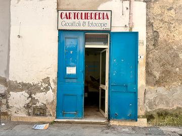 Locale commerciale con agibilita'