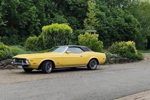 Ford Mustang convertibile