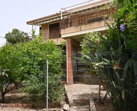 Arbus - Casa con giardino e garage