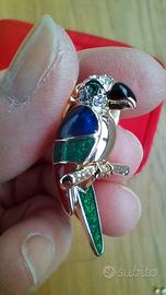 Pin pappagallo con Swarovski e smalti colorati