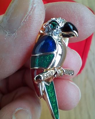 Pin pappagallo con Swarovski e smalti colorati