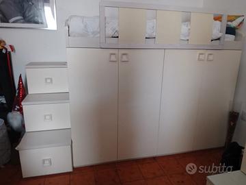 Letto a soppalco con armadio integrato 