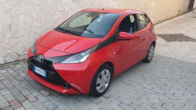 Toyota Aygo 1.0 VVT-i 69 CV 5 porte x-black TSS