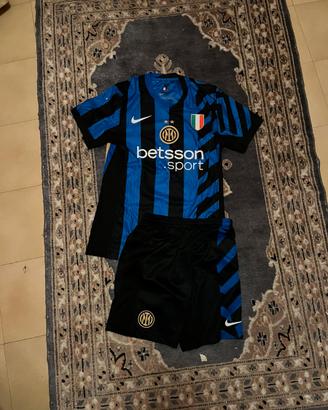 Maglia e pantaloncini Inter