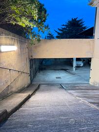 2 posti auto coperti in via Bonn
