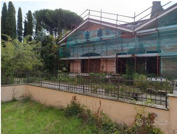 Immobile in asta di 165 m² con box auto a Rocca di