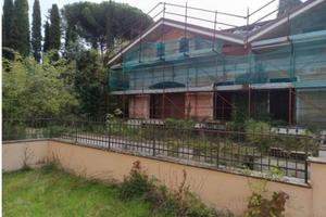 Immobile in asta di 165 m² con box auto a Rocca di