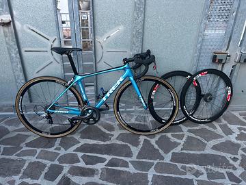 bici da corsa in carbonio