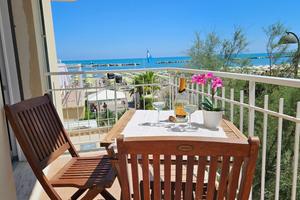 Igea Marina Bilocale Fronte Mare Estivo