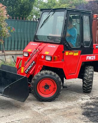P76 Mini pala 4 ruote sterzanti Hitachi 25 q.li