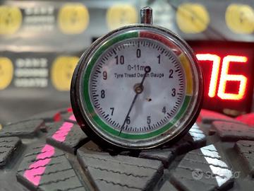 2 GOMME 215 60 16 INVERNALI CON 80% UNIROYAL
