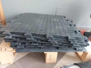 Piastrella pvc art plast 483x483x10 mm nera bolle 