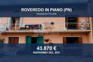 Immobile in asta di 112 m² con più di 5 locali a R