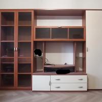 Mobile con vetrina e porta tv