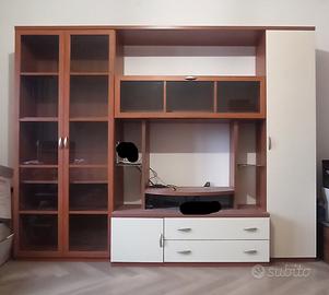 Mobile con vetrina e porta tv