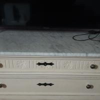 mobile bianco con piano in marmo