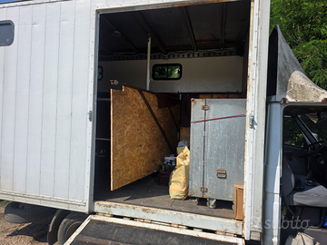 35.8 trasporto cavalli