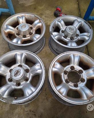 Cerchi In Lega Da 15" Per Nissan Terrano 2