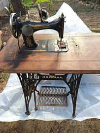 Macchina per cucire antica SINGER