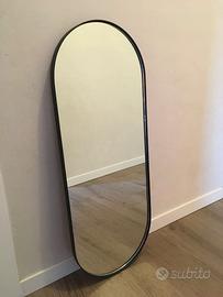 Specchio ovale stile moderno-industriale