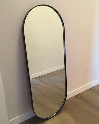 Specchio ovale stile moderno-industriale