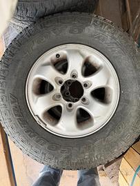 Cerchi originali con gomme pajero
