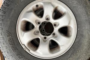 Cerchi originali con gomme pajero