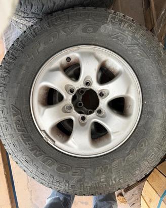 Cerchi originali con gomme pajero