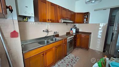 Cucina in legno massello-buone condizioni