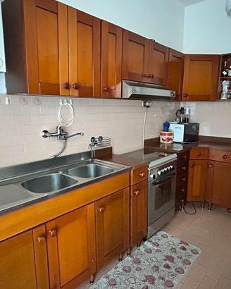 Cucina in legno massello-buone condizioni