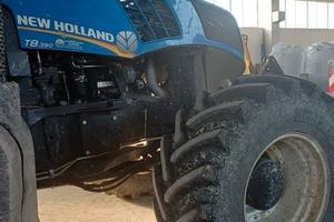 Trattore New Holland T8 390