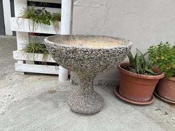 Vaso a colonna in cemento e pietra da esterno