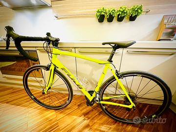 BICICLETTA FUJI SPORTIF forcella in carbonio