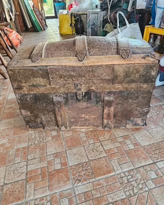 ANTICO BAULE BOMBATO FINE 800 CASSA LEGNO DECORATO