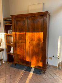 Armadio antico in legno massello