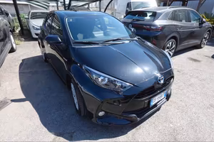 TOYOTA YARIS 1.5 HYBRID BUSINESS e-CVT