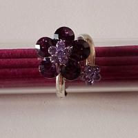 ANELLO A FORMA DI FIORE PETALI DI CRISTALLO VIOLA