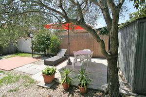 Appartamento al mare con giardino e posto auto