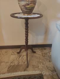 Treppiedi in legno per vasi o soprammobili