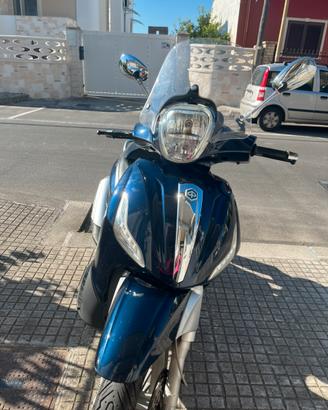 Beverly 300