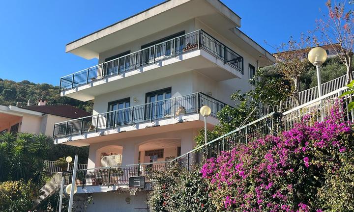 VILLA SINGOLA A NOLI