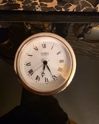 Orologio da tavolo in metallo