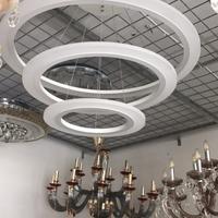 Lampadario moderno LED regolabile